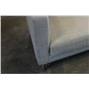 Image 3 : MODERN TUFTED CLUB STYLE LOVESEAT