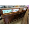 Image 3 : ANTIQUE RETAIL DISPLAY COUNTER
