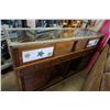 Image 5 : ANTIQUE RETAIL DISPLAY COUNTER