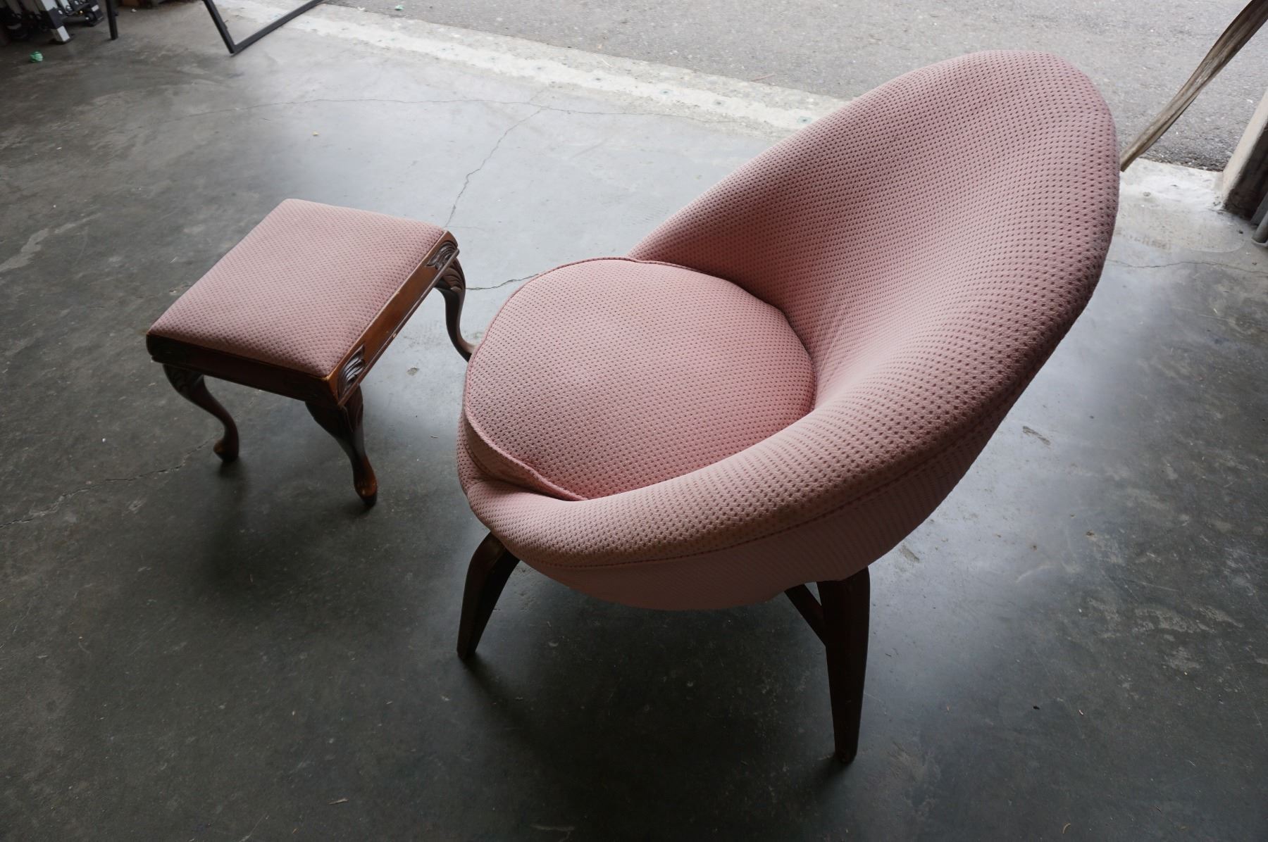 MCM PINK CHAIR W/ ACCENT STOOL - Big Valley Auction