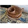 Image 2 : LOT OF WOVEN BASKETS AND TAPESTRY