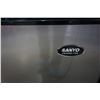 Image 2 : SANYO BLACK BAR FRIDGE