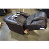 Image 12 : LEATHER ELECTRIC FRANKLIN LIFT CHAIR - RETAIL $1698