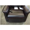 Image 2 : LEATHER ELECTRIC FRANKLIN LIFT CHAIR - RETAIL $1698
