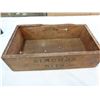 Image 2 : VINTAGE SIMONDS BIT WOOD BOX W/ 3 INSULATORS AND VINTAGE GAUGE