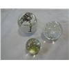 Image 1 : 3 ART GLASS PAPER WEIGHTS