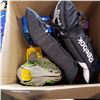 Image 2 : BOX OF TOYS AND GOALIE PADS