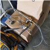 Image 1 : 2 FAUCETS