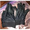 Image 1 : Polar - Pair of black gloves attributed to Fei Ren as Hilde (0028) (LEAVE MPS)