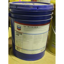 PAIL OF CHEVRON DELO 400 LE SAE 115W-40, (18.9KG)