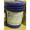 Image 1 : PAIL OF CHEVRON DELO 400 LE SAE 115W-40, (18.9KG)