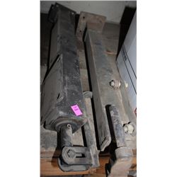 LOT OF 2 STRAIGHT JACKS