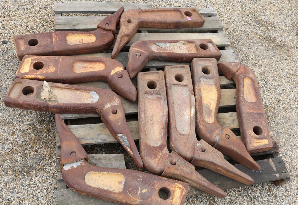 PALLET OF VARIOUS GRADER RIPPER SHANKS