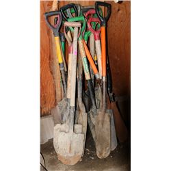 LOT OF SMALL SPADE SHOVELS