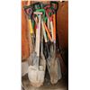 Image 1 : LOT OF SMALL SPADE SHOVELS