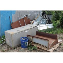 LARGE PILE OF SCRAP METAL