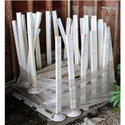 PALLET OF REFLECTIVE POSTS