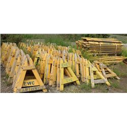 EX-LRG LOT OF SAWHORSE CONSTRUCTION BARRICADES