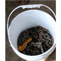 BUCKET OF CHAIN WITH HOOK