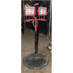 PORTABLE WORK LAMP ON STAND WITH LARGE BASE