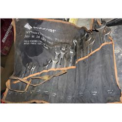 ROLLUP POUCH WITH VARIOUS WRENCHES