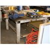 Image 1 : SHOP TABLE WITH VICE