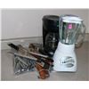 Image 1 : COFFEE POT, BLENDER & KITCHEN TOOL LOT