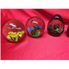 Image 2 : 9 Different Glass decorative paper weights
