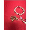 Image 2 : Pearl Bracelet Plus 2 Broaches with Pearls