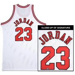 Michael Jordan Signed Chicago Bulls Jersey (UDA COA)