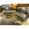 Image 2 : NAPOLI GREY LEATHER NATURAL WOOD ARM CHAIR