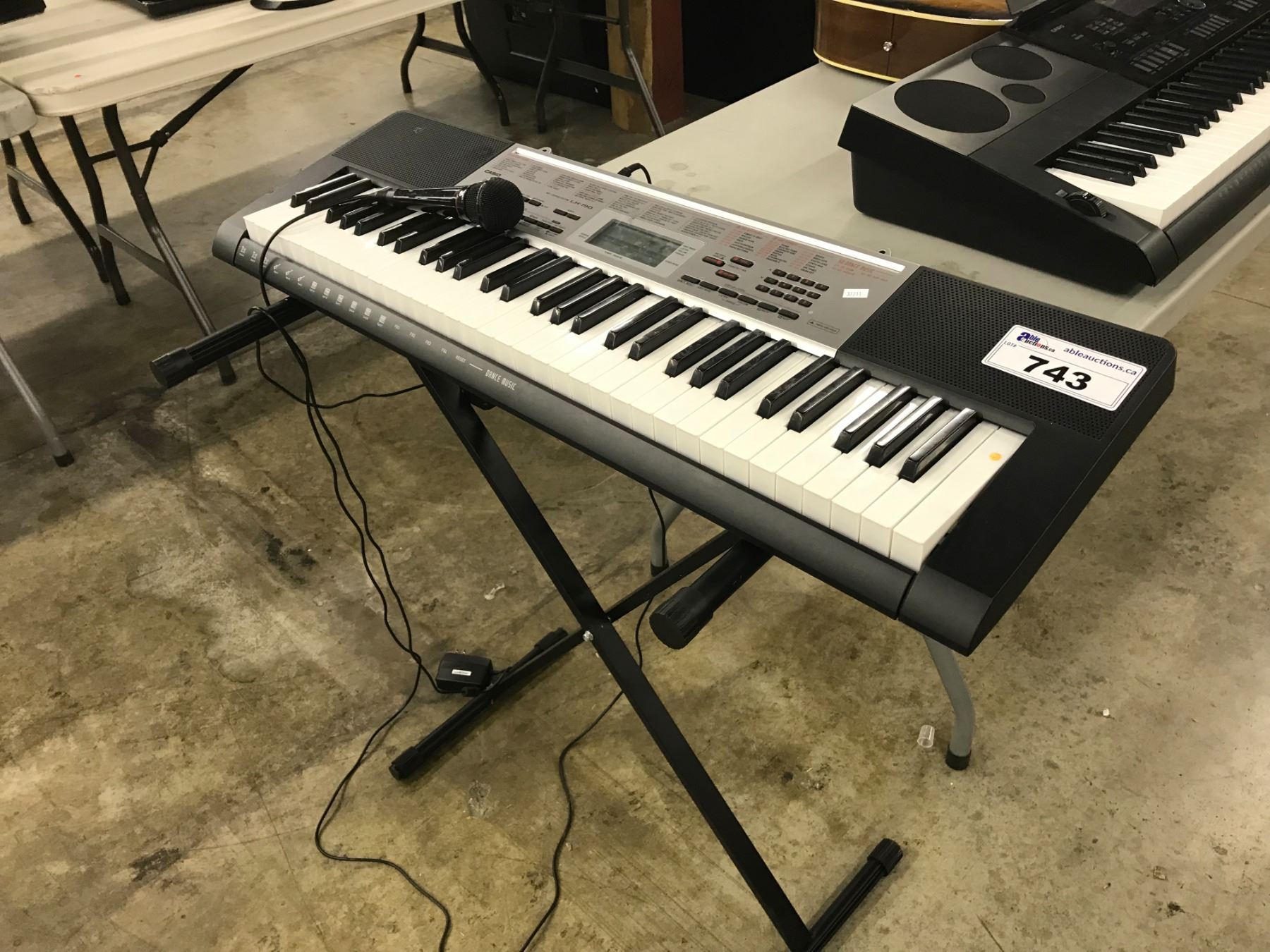 CASIO LK 190 KEYBOARD WITH MICROPHONE AND STAND Able Auctions casio-lk-190-keyboard-with-microphone-and-stand-able-auctions