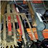 Image 2 : 2 BUNDLES OF GARDEN TOOLS AND SPRAYER