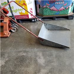 LARGE SLIDING SHOVEL