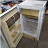 Image 2 : MAGIC CHEF 110V RV FRIDGE