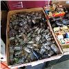 Image 2 : 4 TRAYS OF RADIO TUBES AND 3 TIER RADIO TUBE CASE