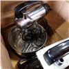 Image 2 : 2 VINTAGE SUN BEAM MIXERS AND ONE MIXING BOWL