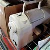 Image 3 : PFAFF HOBBY 4240 SEWING MACHINE