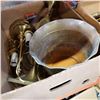 Image 3 : LOT OF 2 BOXES OF BRASSWARE