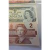 Image 2 : 4 CANADIAN BILLS 1954 $1 1954 $2 1973 $1 1986 $2