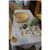 Image 1 : BASKET OF CHINA AND DECORATIVE ITEMS
