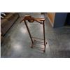 Image 1 : WOOD BUTLERS STAND