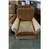 Image 2 : MICROFIBER UPHOLSTERED SOFA AND 2 ARM CHAIRS