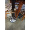 Image 3 : MODERN CHROME ACCENT FLOOR LAMP, WITH WHITE SHADE