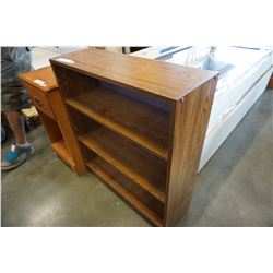 SMALL OAK BOOKSHELF