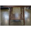 Image 4 : VINTAGE OAK END TABLE