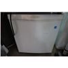 Image 1 : WHITE DANBY BAR FRIDGE