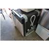 Image 2 : BOSCH STAINLESS AND BLACK BUILT IN DISH WASHER