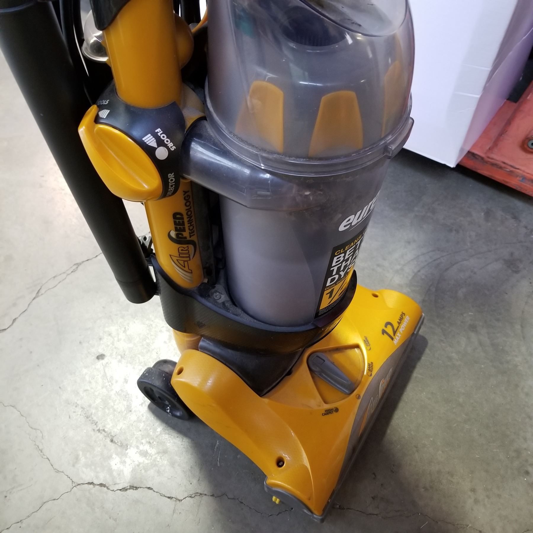 EUREKA AIRSPEED GOLD BAGLESS VACUUM CLEANER TESTED AND WORKING