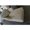Image 1 : BEIGE CHAISE LOUNGE CHAIR